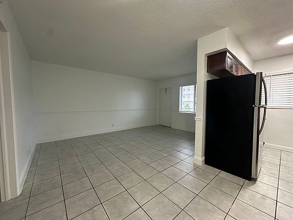 2nd image of 110 NE 19th Ave #12