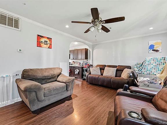 4th image of 19 Blake Street