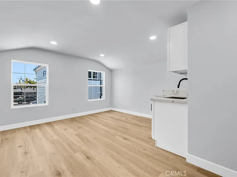 114 N Cornell Ave — Photo 4