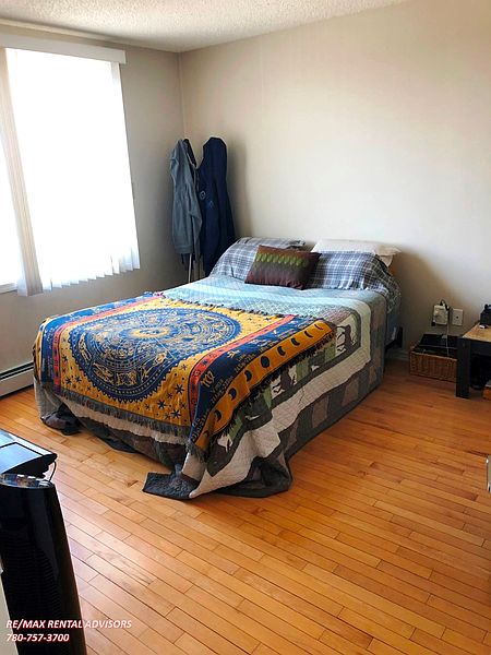 Edmonton Apartment for rent - 2 Bedrooms — photo 6