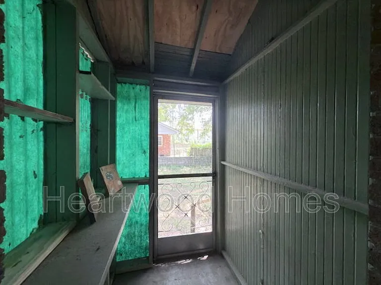 1408 Victoria St — Photo 26