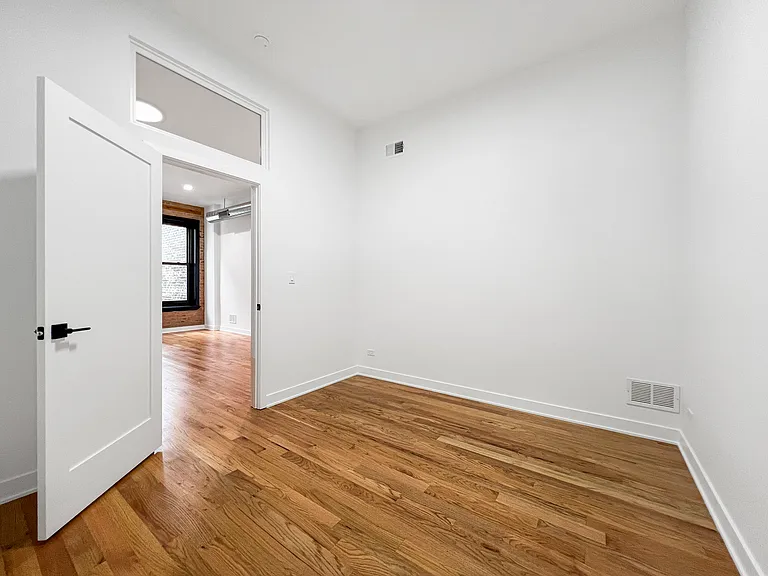 309 W Chicago Ave #302 — Photo 11