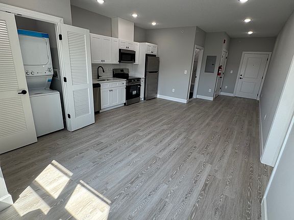 5th image of 168-170 Fair St #1