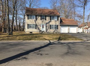 61 Cleremont Ave, Saint James, NY 11780