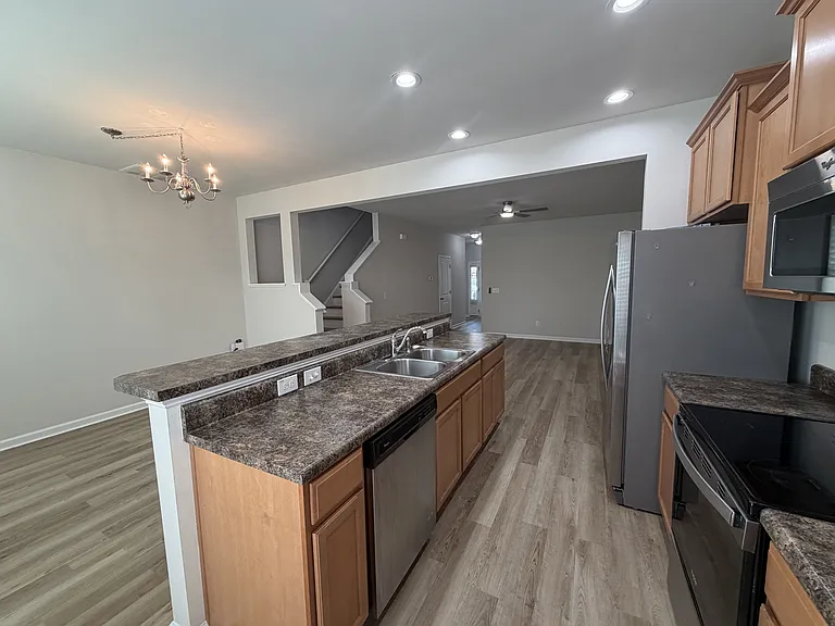 1037 Grand Rdg — Photo 3