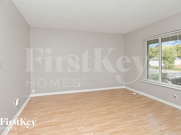 5th image of 221 Rockhurst Rd