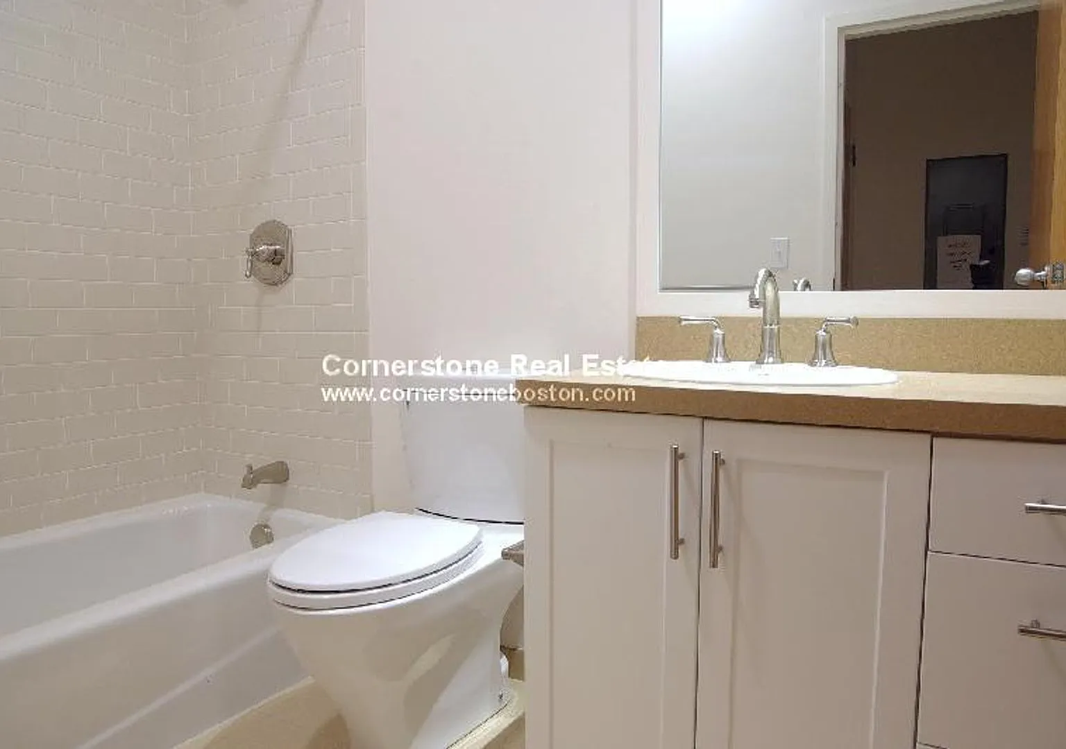 No Fee! Heart of Boston's Financial Districts Shopping Center! Student Friendly — Photo 3