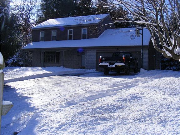 3rd image of 18 Stony Brook Dr