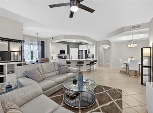 2001 Tarpon Bay Dr N APT 102, Naples, FL 34119