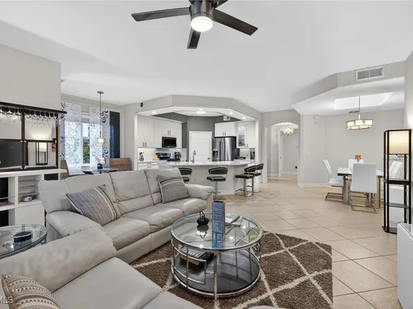 2001 Tarpon Bay Dr N APT 102, Naples, FL 34119