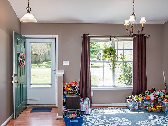 4th image of 3961 Driftwood Way