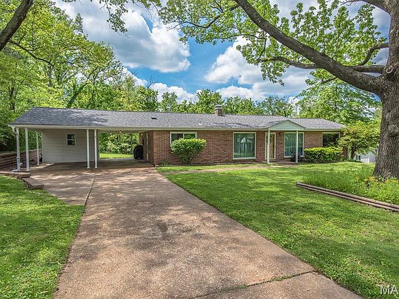 3rd image of 4 Country Squire Ln