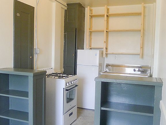 4th image of 1050 Hibbard St #1-28