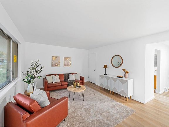 2nd image of 1541 Babcock Dr