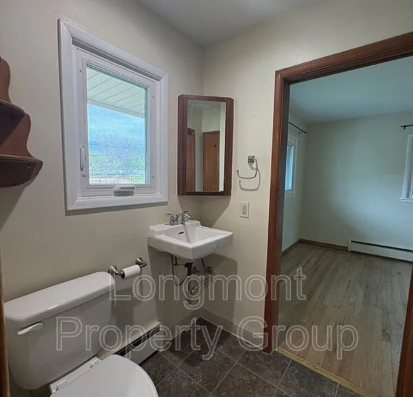 1851 Collyer St — Photo 15