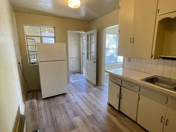 5th image of 1803 S Texas St