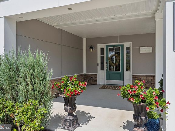 4th image of 22025 Crestview Dr