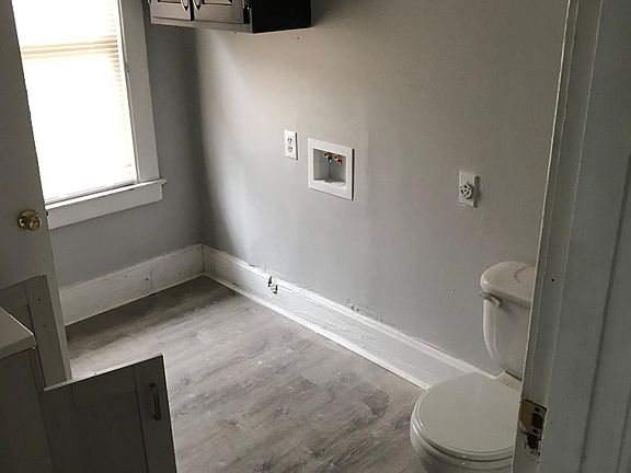 4th image of 858 Charles Ave