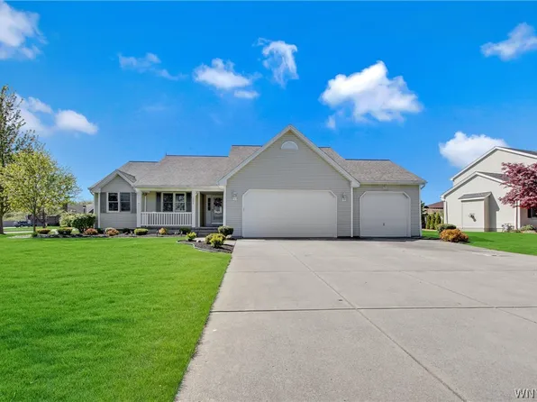 2804 Driftwood Dr, Niagara Falls, NY 14304