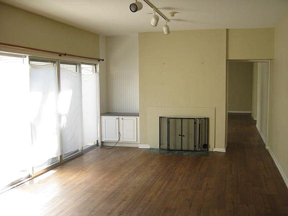 5th image of 1601 Broadway St