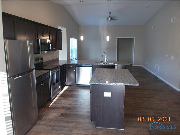 3rd image of 1201 Eisenhower Dr