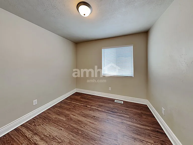 228 W Cedar Grove Ln — Photo 21
