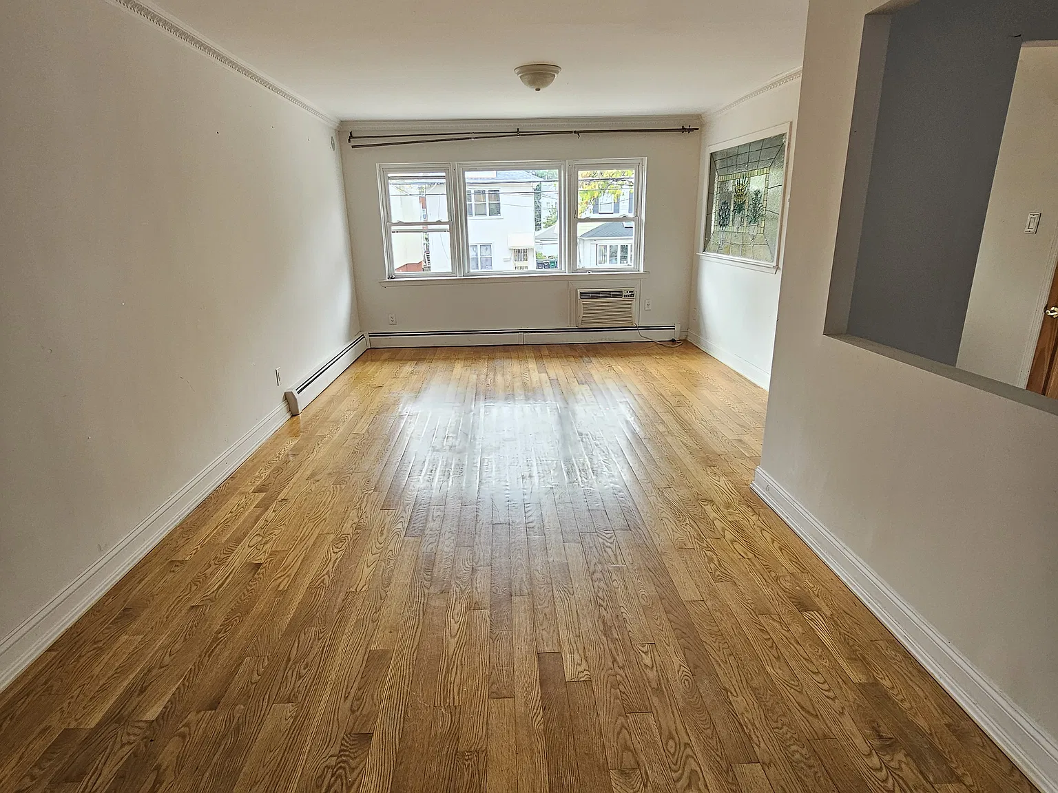 3 bed, 1.5 bath, $3,800 — Photo 3