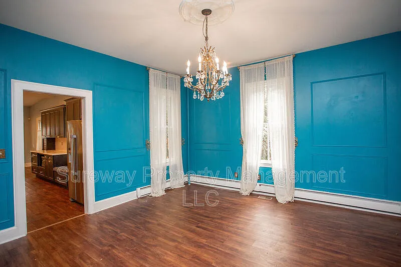 5 bed, 2.5 bath, 2677 sqft, $4,350 — Photo 4