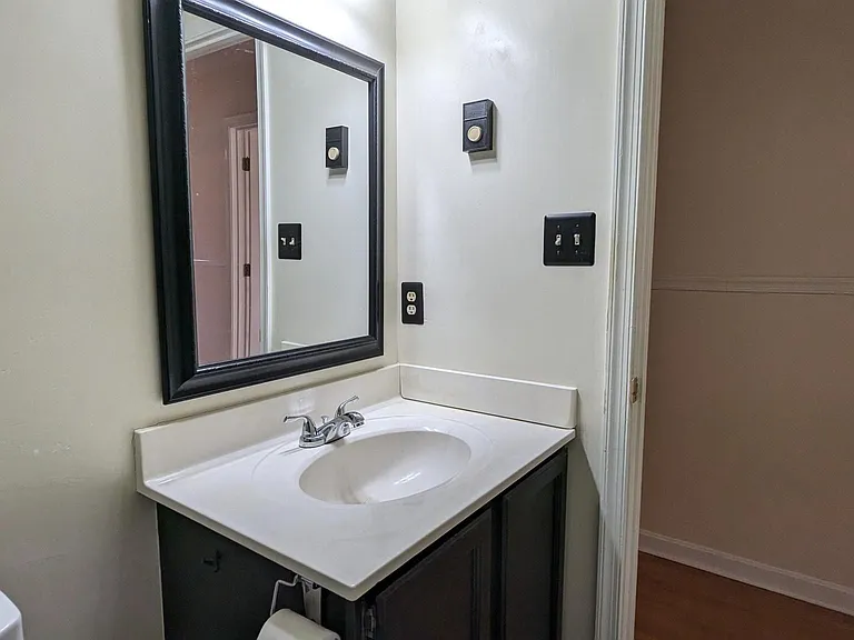 150 Nightingale Ave — Photo 14
