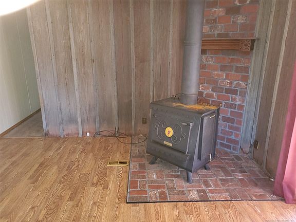 4th image of 110 E Beck Dr