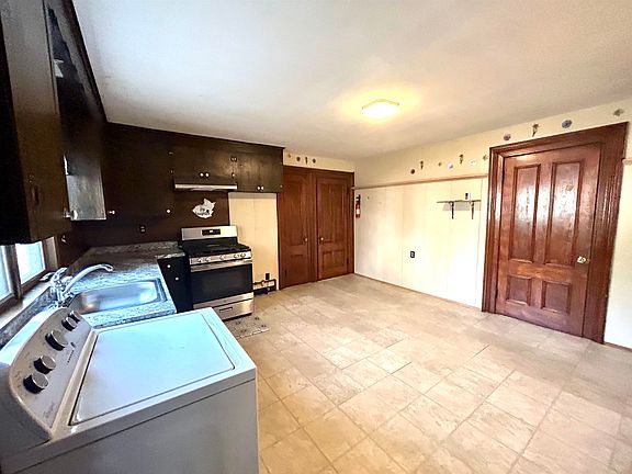 3rd image of 1 Kinsley Street