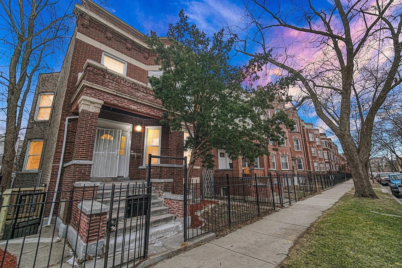 3 bed, 1.0 bath, $1,850 — Photo 2