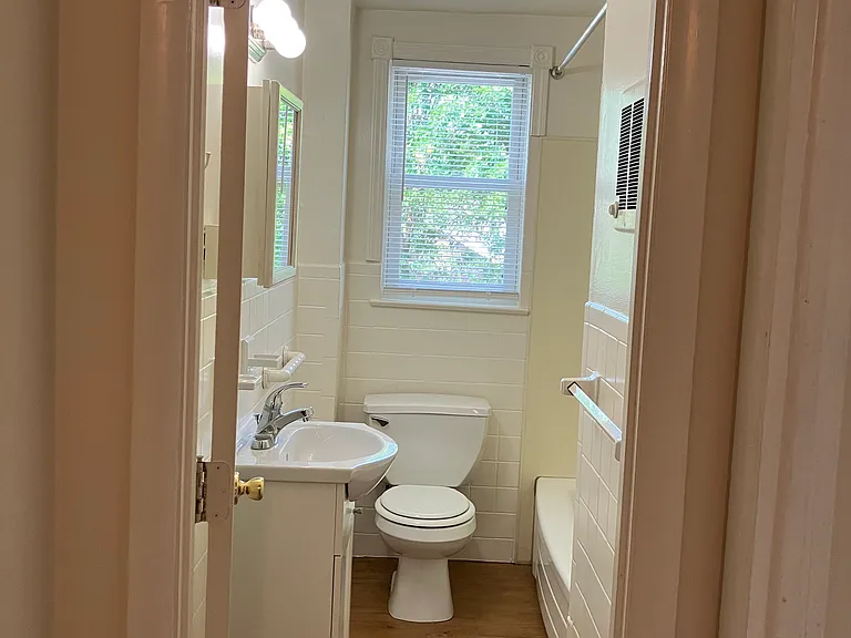 712 S Franklin St #B — Photo 12