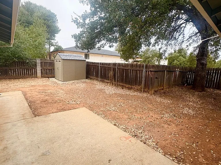 1040 Michael Ln — Photo 17