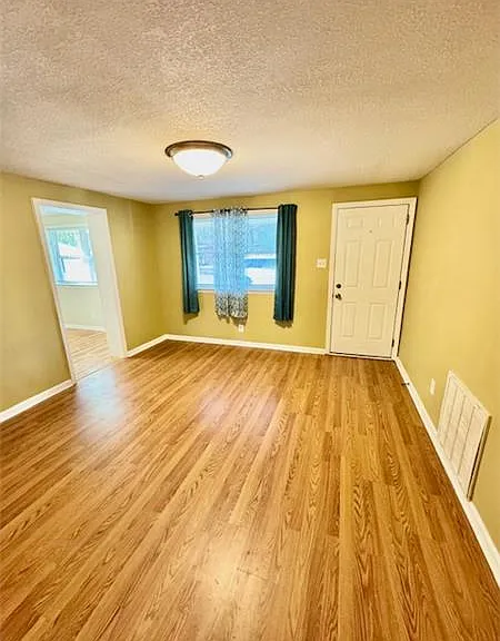 904 Sherman Ave — Photo 2