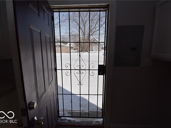 3rd image of 1137 N Warman Ave