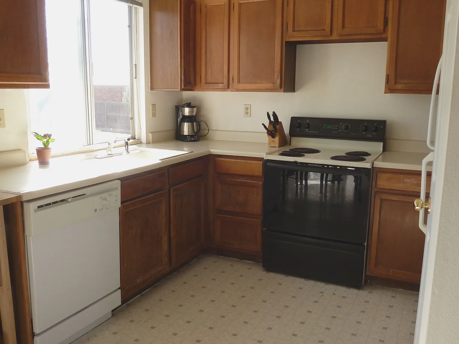 3 bed, 1200 sqft, $2,350 — Photo 3
