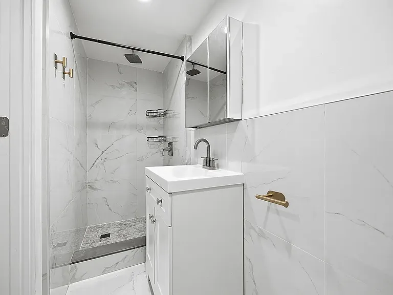 136 Cornelia St #2 — Photo 5