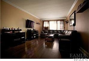 3rd image of 111 N Broadway