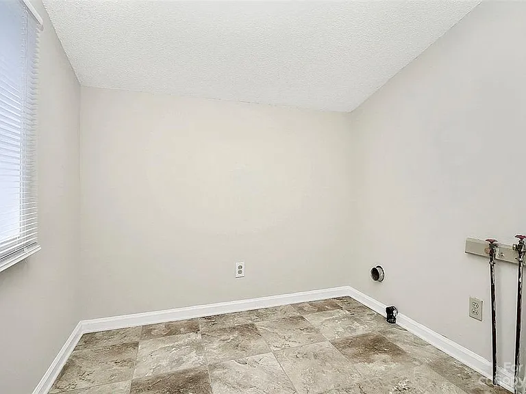 2300 Vanderbilt Rd — Photo 17