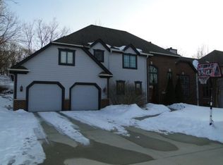 19115 Hiview Dr, Brookfield, WI 53045