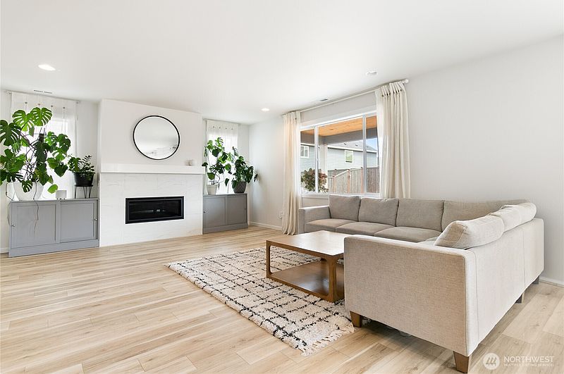4th image of 17513 124th Avenue Ct E