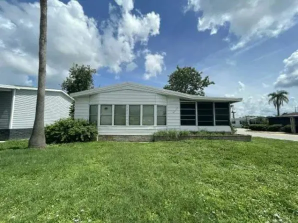 4717 10th St E #64, Bradenton, FL 34203