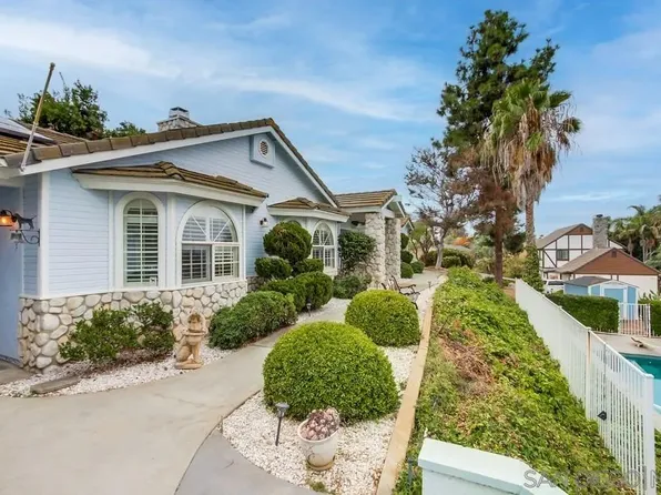 227 Hutchison St, Vista, CA 92084