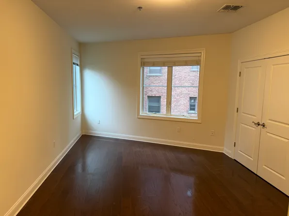 2001 Hudson Terrace image 6 of 16