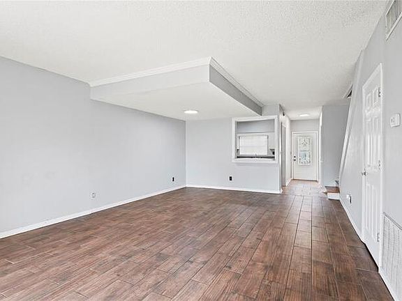 3rd image of 11740 Wesson Cir W