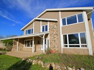 N95W30483 County Line Rd, Hartland, WI 53029