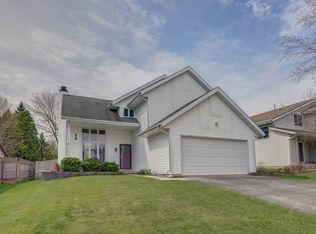 25 Newbury Cir, Madison, WI 53711
