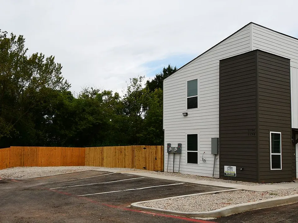 1158 E Earle St