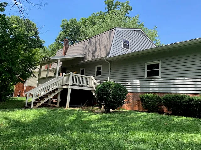 307 Maplewood Dr — Photo 2